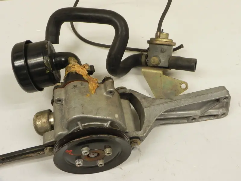 (Used) 911Sc Smog Air Pump And Diverter Valve Assembly - 1978-83 2