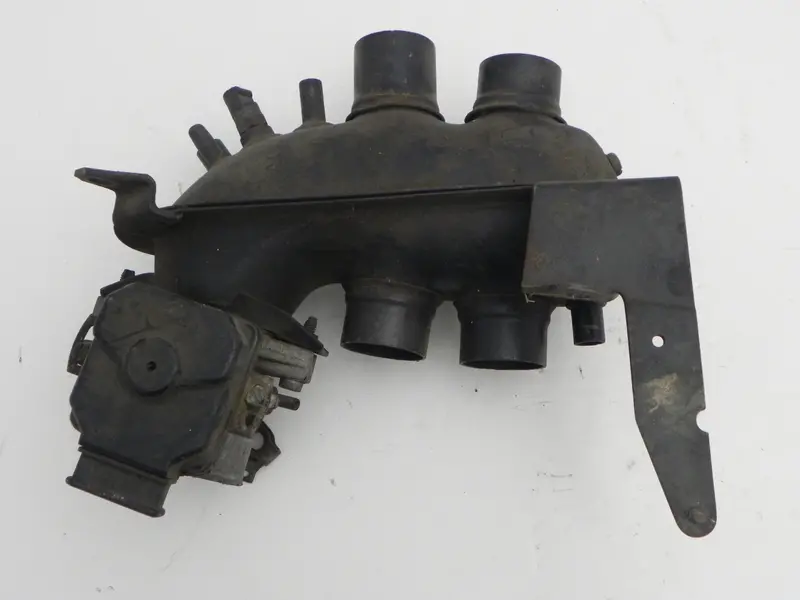 (Used) 914 1.7L Air Distributor Housing 1972-73 1