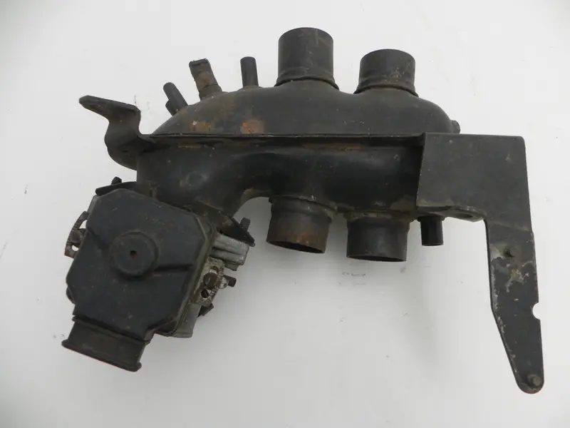 (Used) 914 1.7L Air Distributor Housing - 1972-73 1