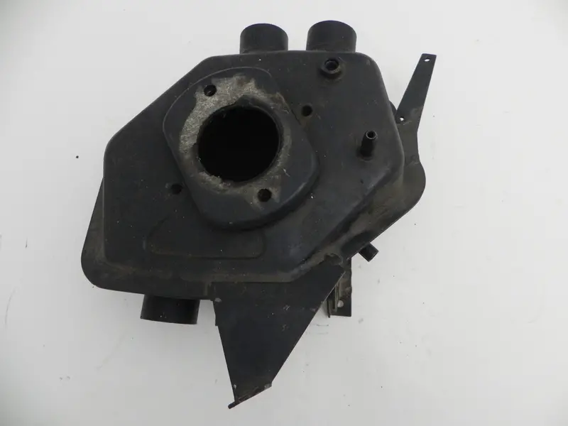 (Used) 914 2.0L Air Distributor Housing 1973-76 1