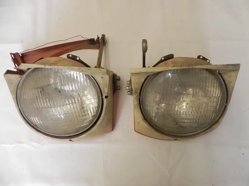 (Used) 914 Headlight Pair - 1970-76 1