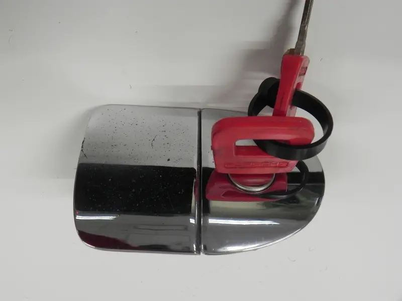 (Used) 914 Outside Door Handle Left 1
