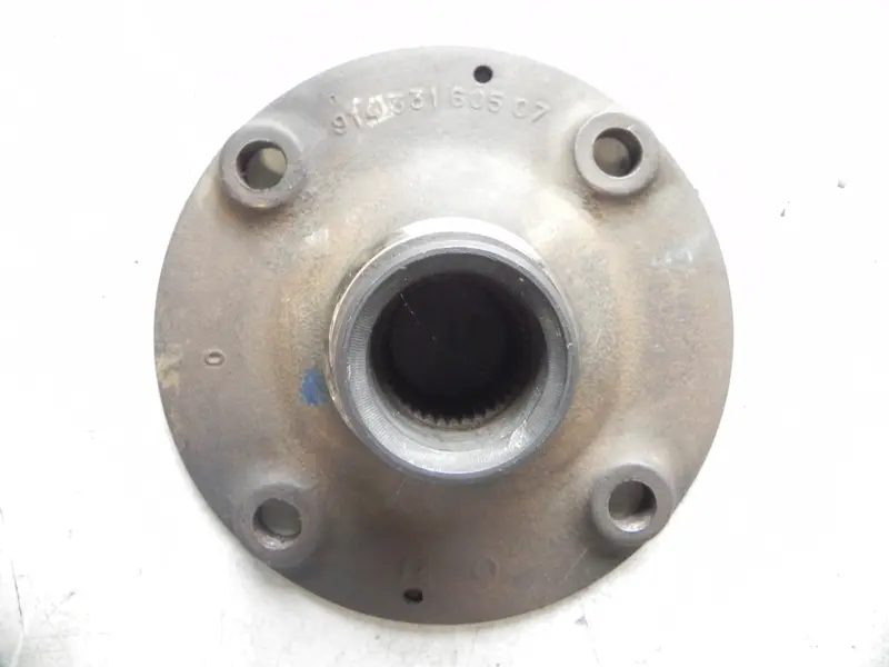 (Used) 914 Rear Wheel Hub - 1970-76 1