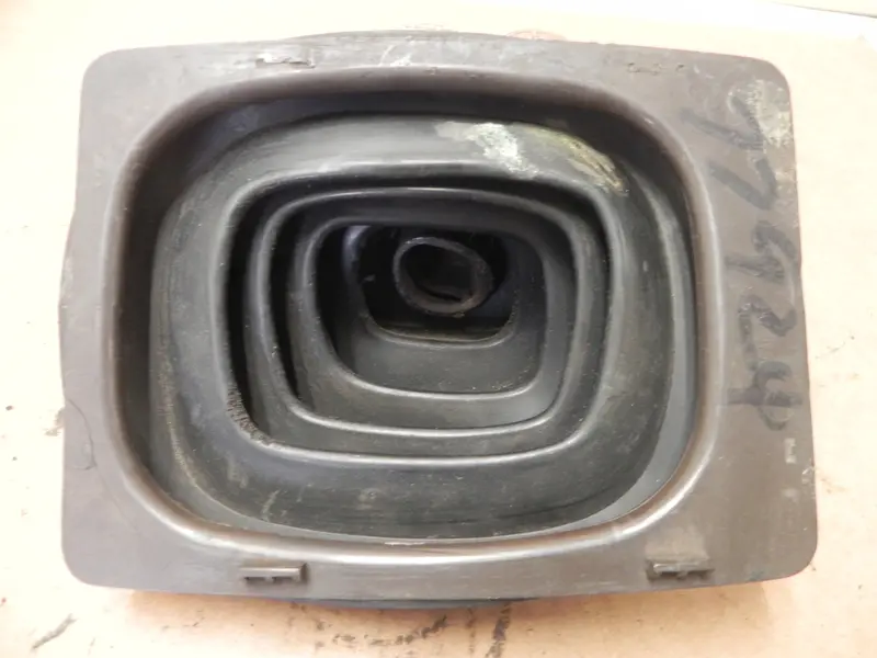 (Used) 924, 4 Speed Shift Knob And Boot - 1976-79 1