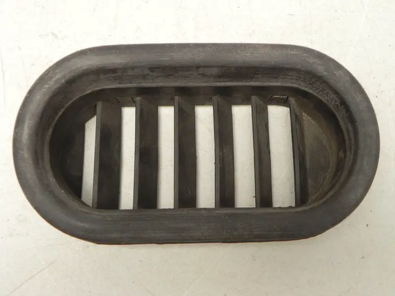 (Used) 924/944/968 Passengers Side Door Air Vent - 1977-95 1