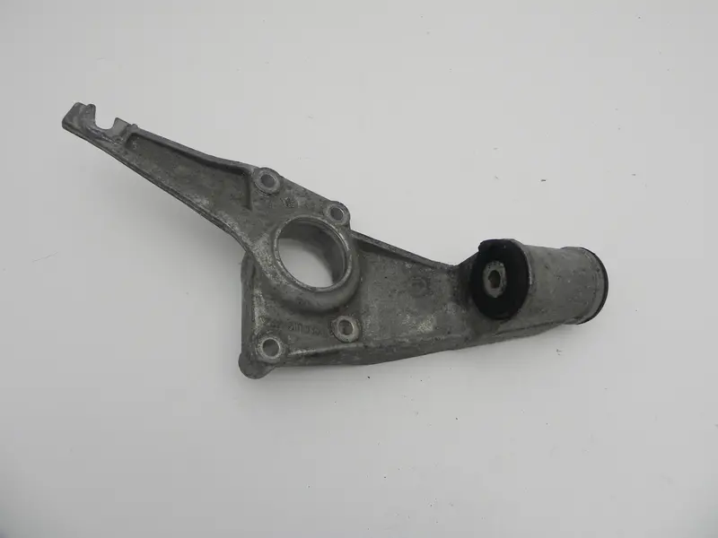 (Used) 924/944/968 Rear Axle Bearing Flange - 1976-95 1