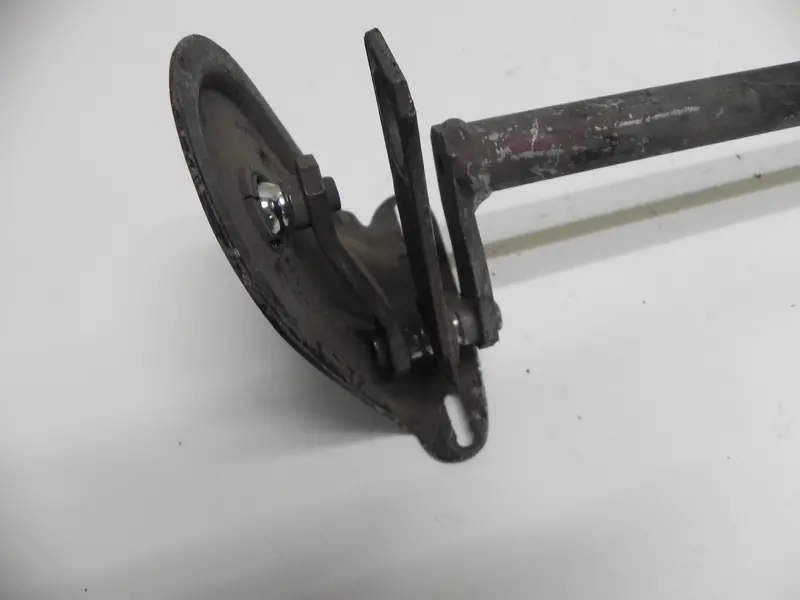 (Used) 924/944 Pop-Up Headlight Control Shaft - 1976-91 2