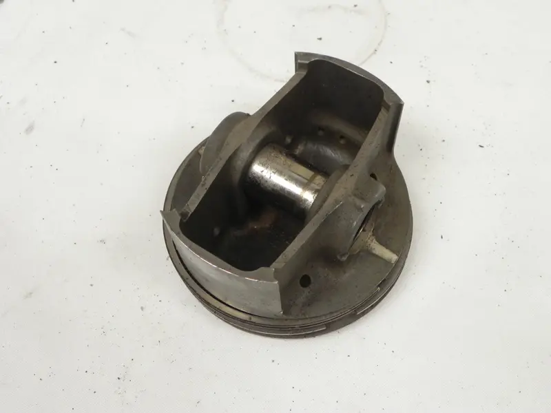 (Used) 930 Mahle Piston - 1978-89 1