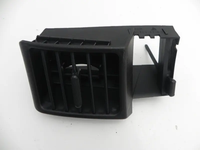 (Used) 944 Dash Vent 1986-91 1