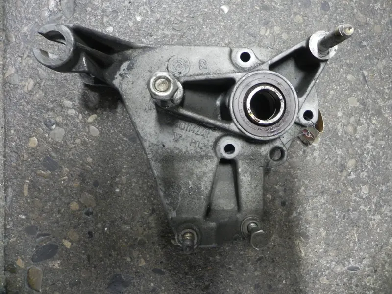 (Used) 944 Engine Balance Shaft Bracket 1