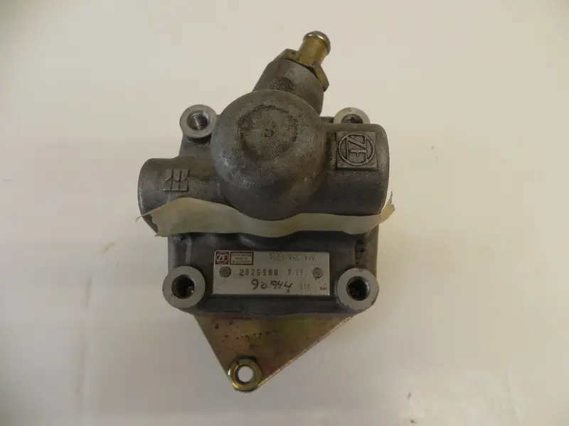 (Used) 944 Power Steering Pump (Vane Style) 1985-91 1