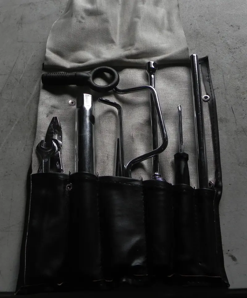 (Used) 944 S2 Toolkit - 1989-91 1