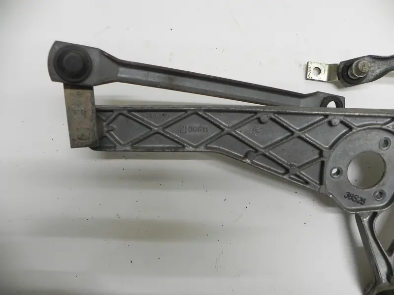 (Used) 944 Wiper Crank Assembly -1985-91 2