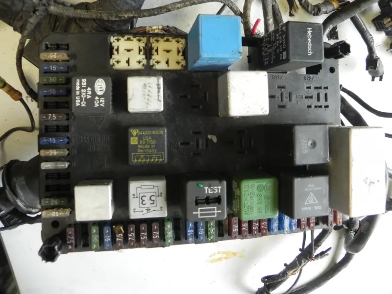 (Used) 944 Wiring Harness And Fuse Panel - 1985-86 1