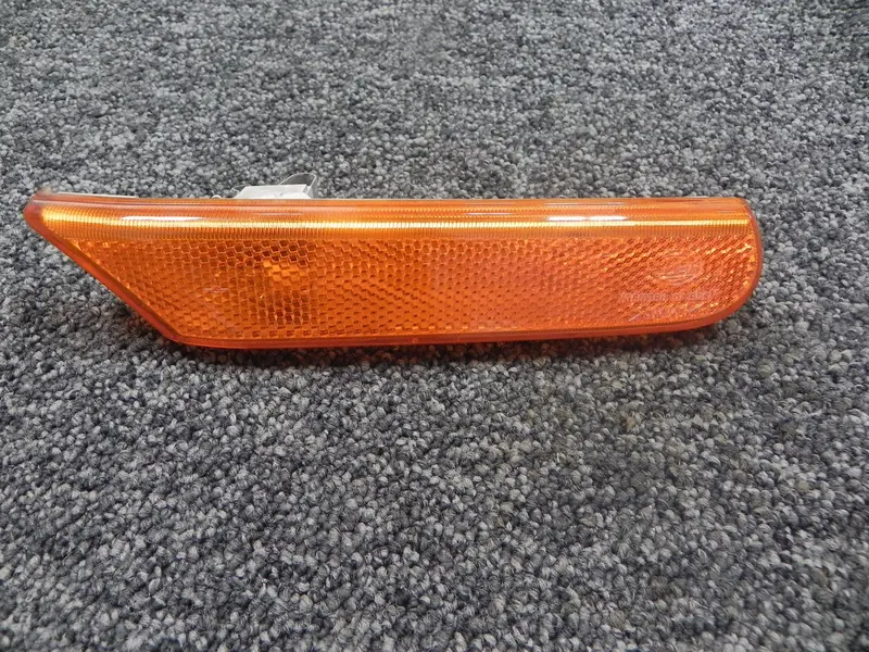 (Used) 996 Right Side Yellow Marker Light - 1994-2005 1