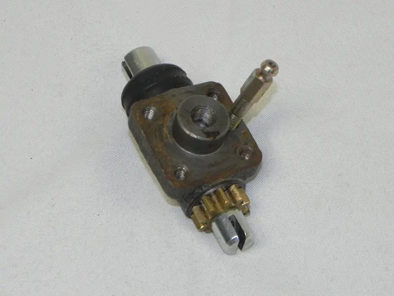 (Used) Right Dansk Drum Brake Wheel Cylinder 1